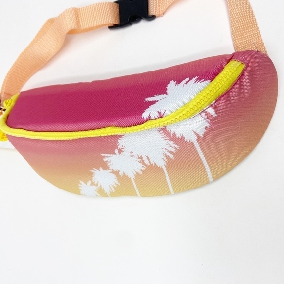SUN SQUAD | Ombre Pink Palm Tree Cooler Hip Bag - Picture 3 of 9